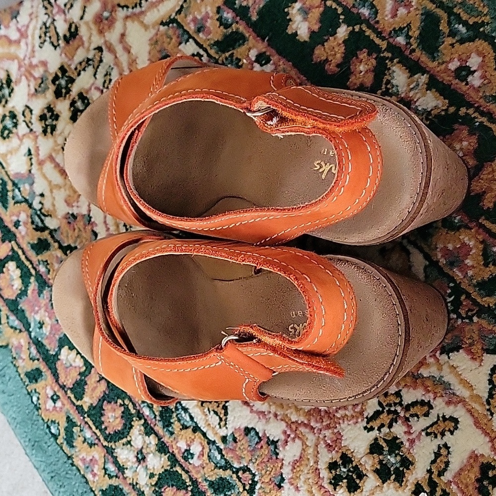 Clarks Genuine Leather Wedge Sandal w Velcro Strap - Picture 4 of 8